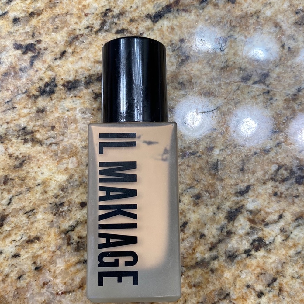 IL Makiage liquid foundation “Woke Up Like This”